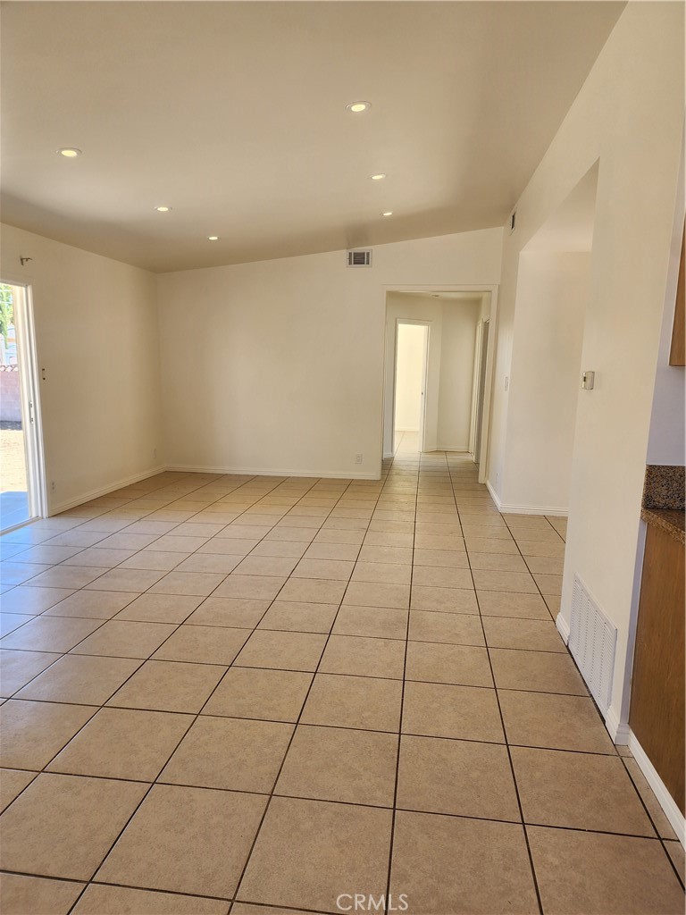38850 Carolside Avenue Palmdale, CA 93550 - Photo 8 of 10 a view of an empty room and a window