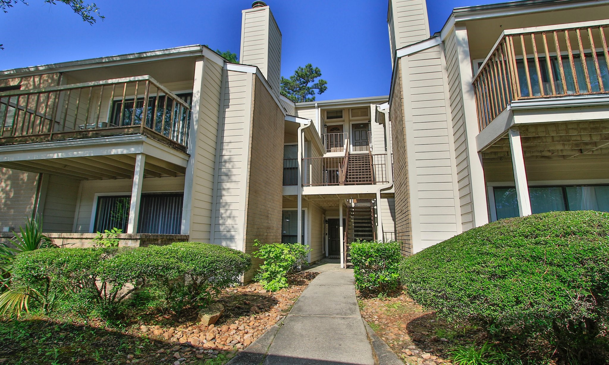 3500 Tangle Brush Drive, Unit 138 Spring, TX 77381 - Photo 2 of 28 a front view of a house with a yard