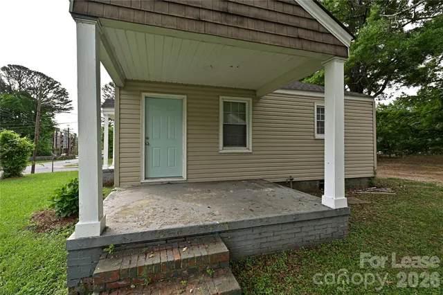a view of house with backyard