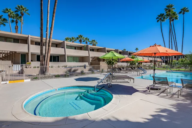 $700,000 | 197 West Vía Lola, Unit 7, Palm Springs, CA 92262