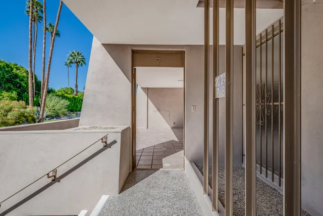 $650,000 | 197 West Vía Lola, Unit 7, Palm Springs, CA 92262