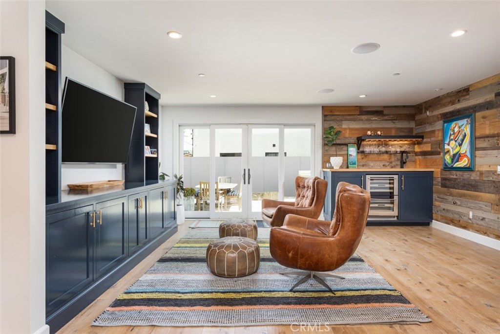620 Gary Place Newport Beach, CA 92663 - Photo 16 of 36 a living room with furniture and a flat screen tv