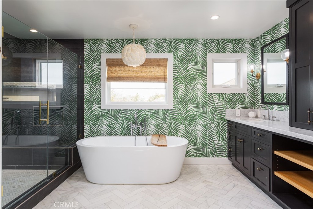 620 Gary Place Newport Beach, CA 92663 - Photo 21 of 36 a living room with furniture and a potted plant