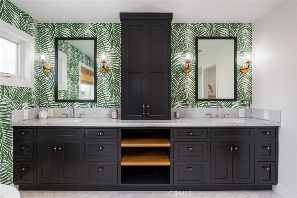 620 Gary Place Newport Beach, CA 92663 - Photo 22 of 36 a bathroom with a double vanity sink and a mirror