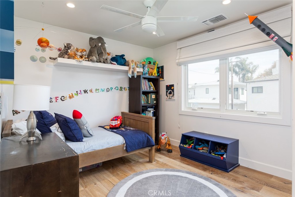 620 Gary Place Newport Beach, CA 92663 - Photo 24 of 36 a bedroom with bed and a wooden floor