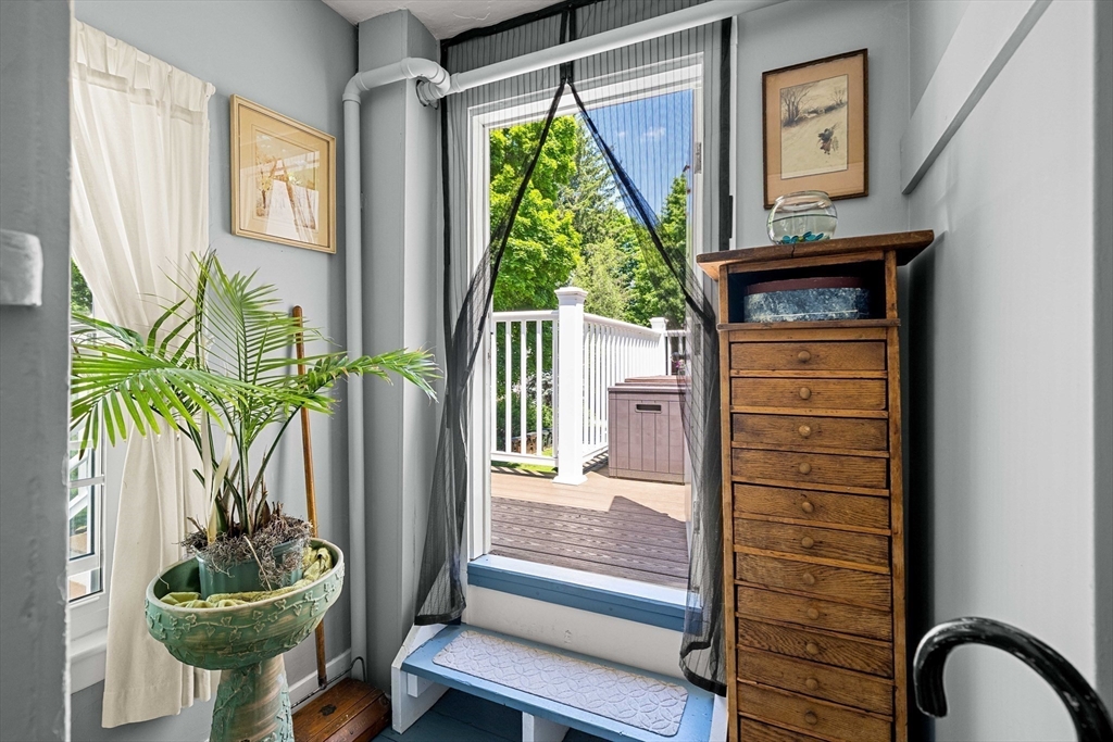 376 Main Street, Unit 4 Amesbury, MA 01913 - Photo 13 of 33