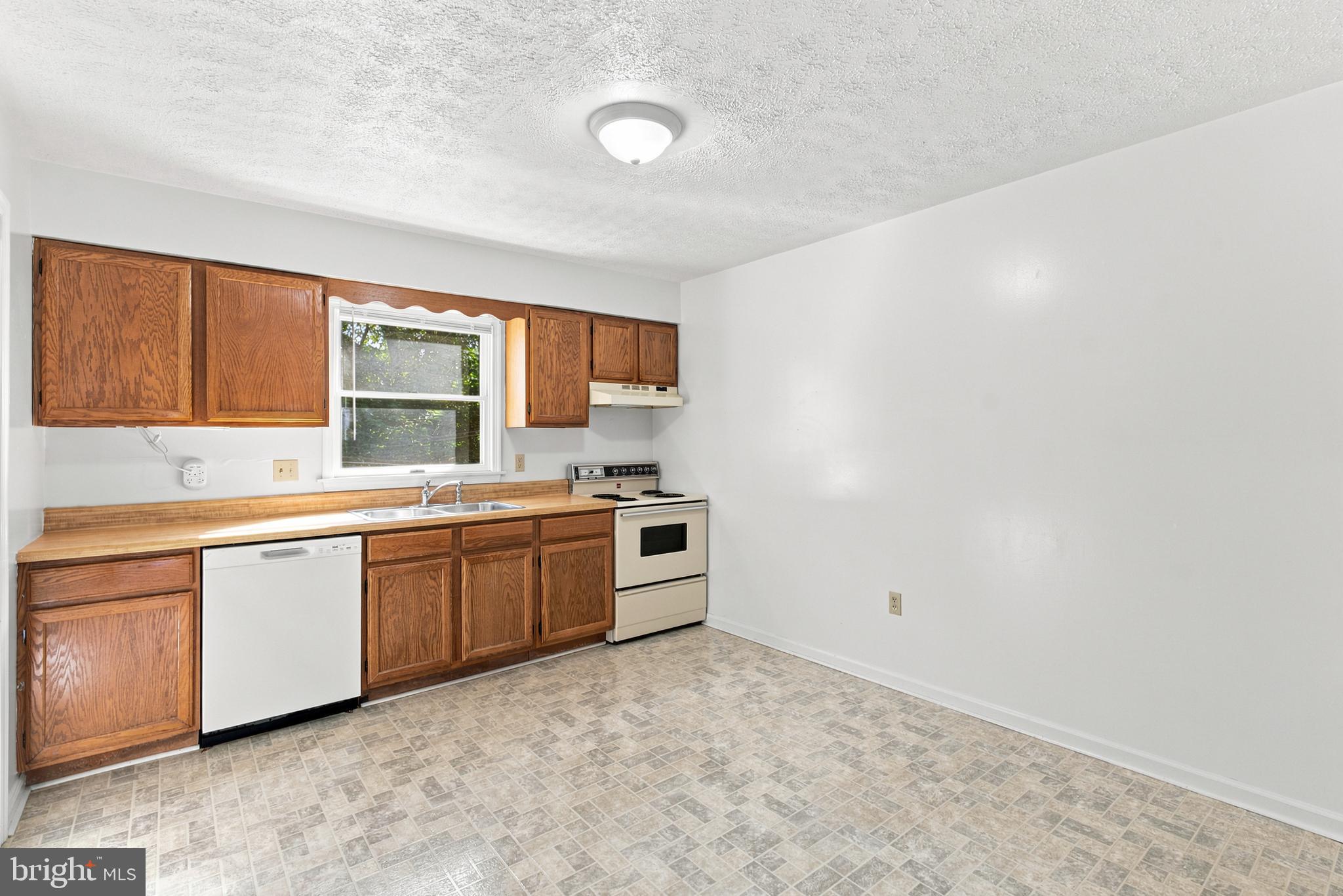 820 Locust Street, Unit 3 Stephens City, VA 22655 - Photo 7 of 19