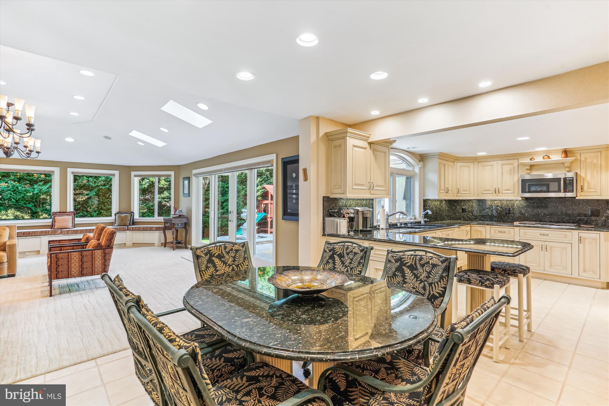 11712 Kemp Mill Road Silver Spring, MD 20902 - Photo 12 of 45 Breakfast Area