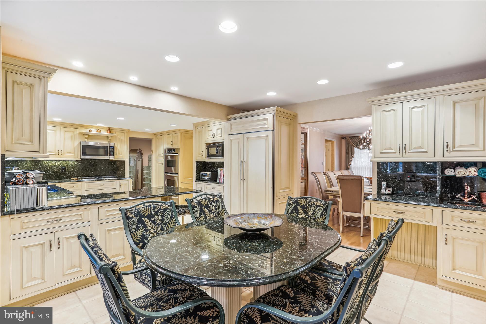 11712 Kemp Mill Road Silver Spring, MD 20902 - Photo 13 of 45 Breakfast Area