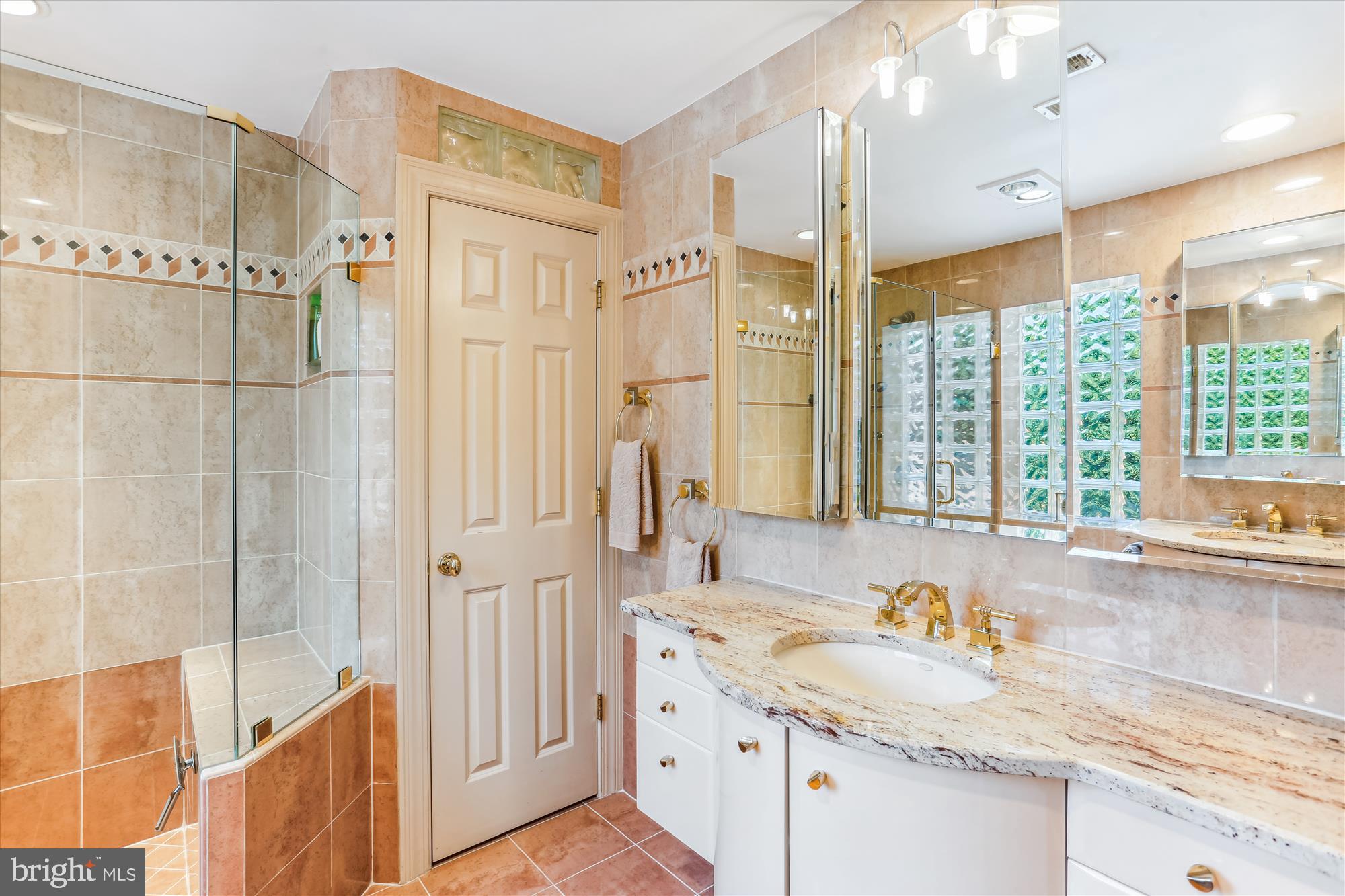 11712 Kemp Mill Road Silver Spring, MD 20902 - Photo 24 of 45 Primary Bathroom