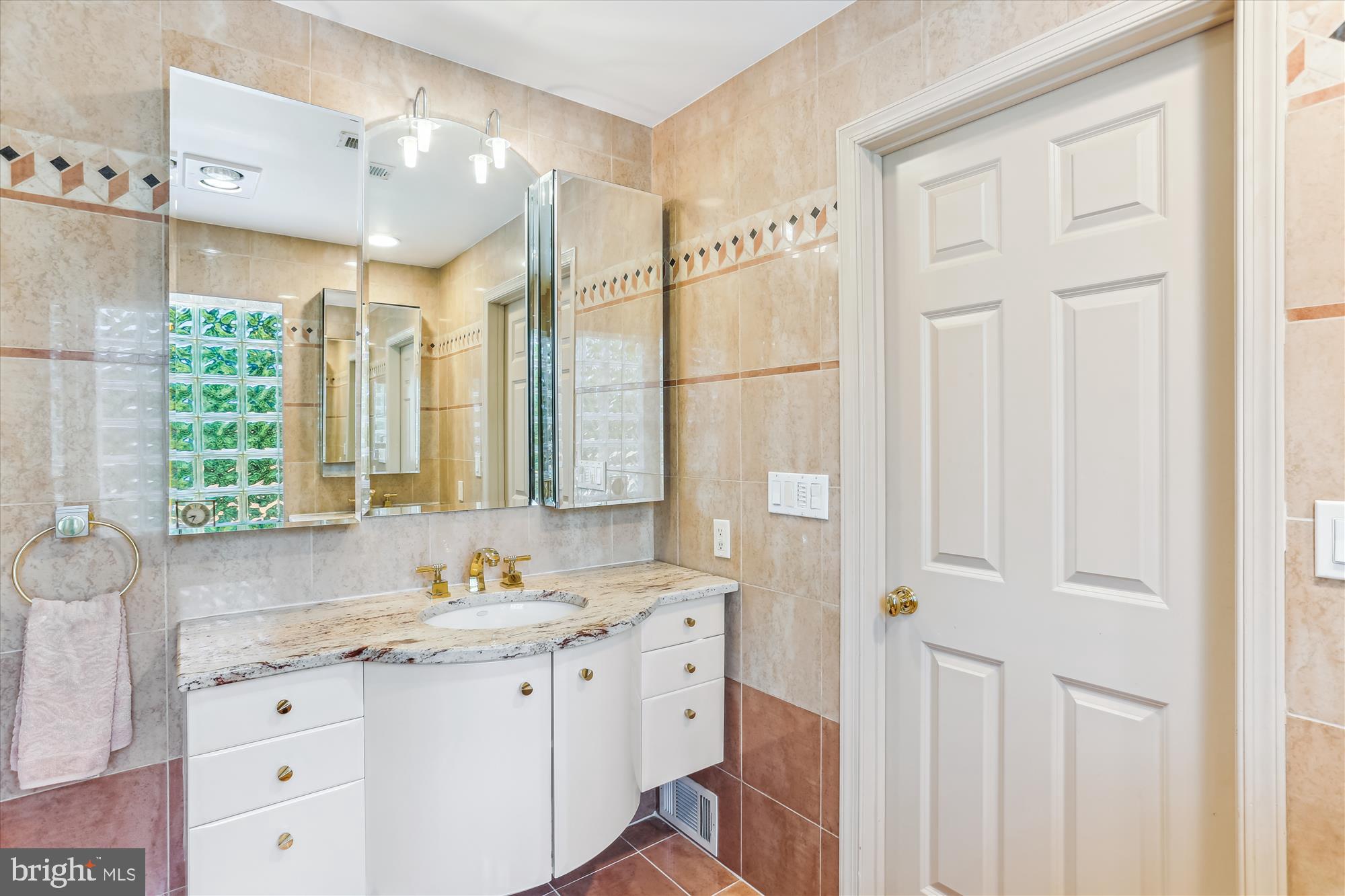 11712 Kemp Mill Road Silver Spring, MD 20902 - Photo 25 of 45 Primary Bathroom