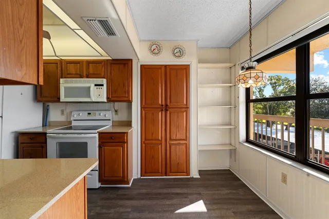 $144,999 | 505 30th Avenue West, Unit E304, Bradenton, FL 34205