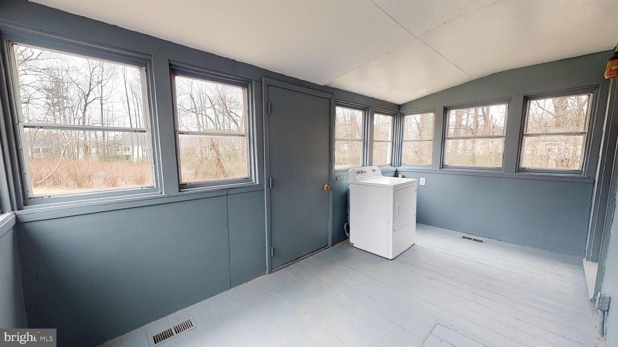 9719 Leavells Road Fredericksburg, VA 22407 - Photo 21 of 25 Sun-room