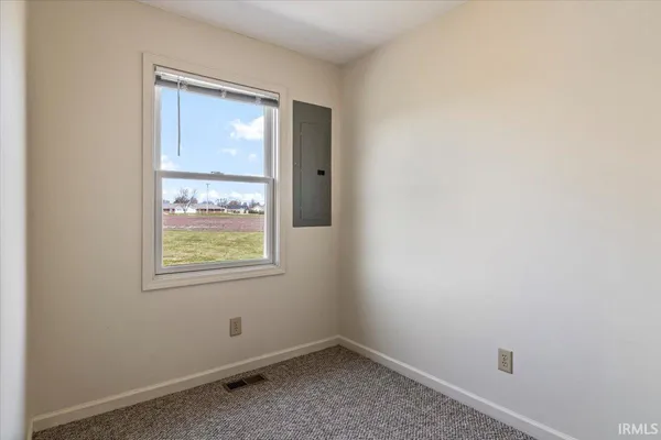 $194,900 | 124 Sunset Drive, Winchester, IN 47394