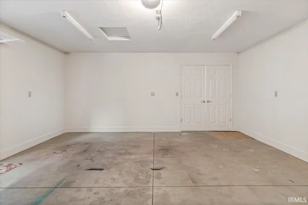 $194,900 | 124 Sunset Drive, Winchester, IN 47394