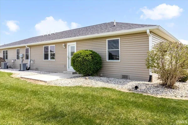 $194,900 | 124 Sunset Drive, Winchester, IN 47394