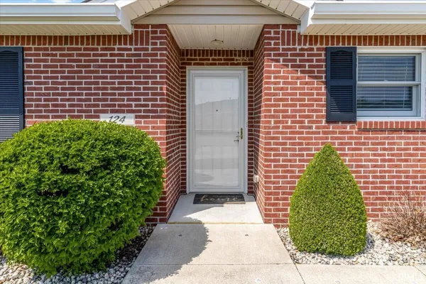 $194,900 | 124 Sunset Drive, Winchester, IN 47394