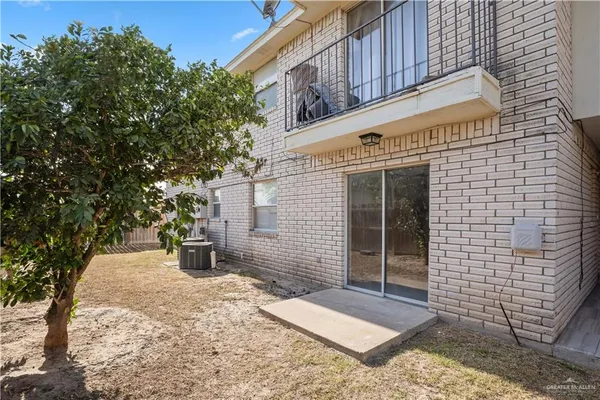 $975 | 1800 Oasis Drive, Unit 102, Mission, TX 78572
