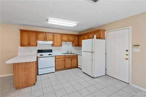 $975 | 1800 Oasis Drive, Unit 102, Mission, TX 78572