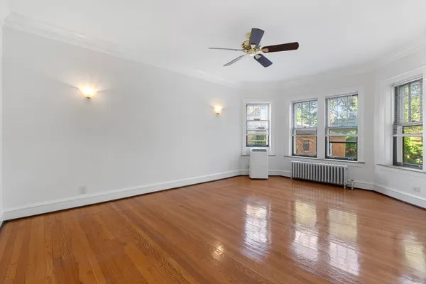 $1,995 | 816 Mulford Street, Unit 2R, Evanston, IL 60202