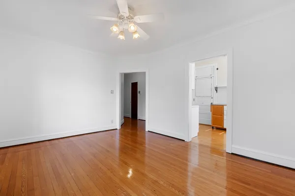 $1,995 | 816 Mulford Street, Unit 2R, Evanston, IL 60202