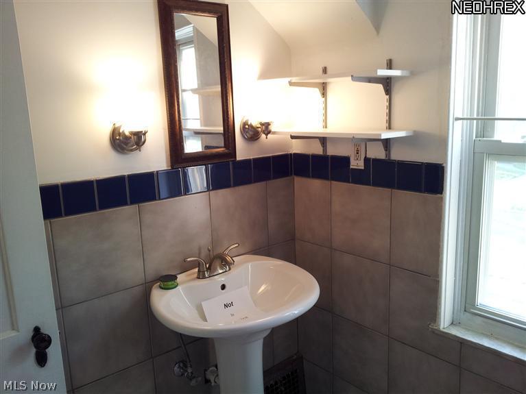 3844 Bendemeer Road Cleveland Heights, OH 44118 - Photo 8 of 14