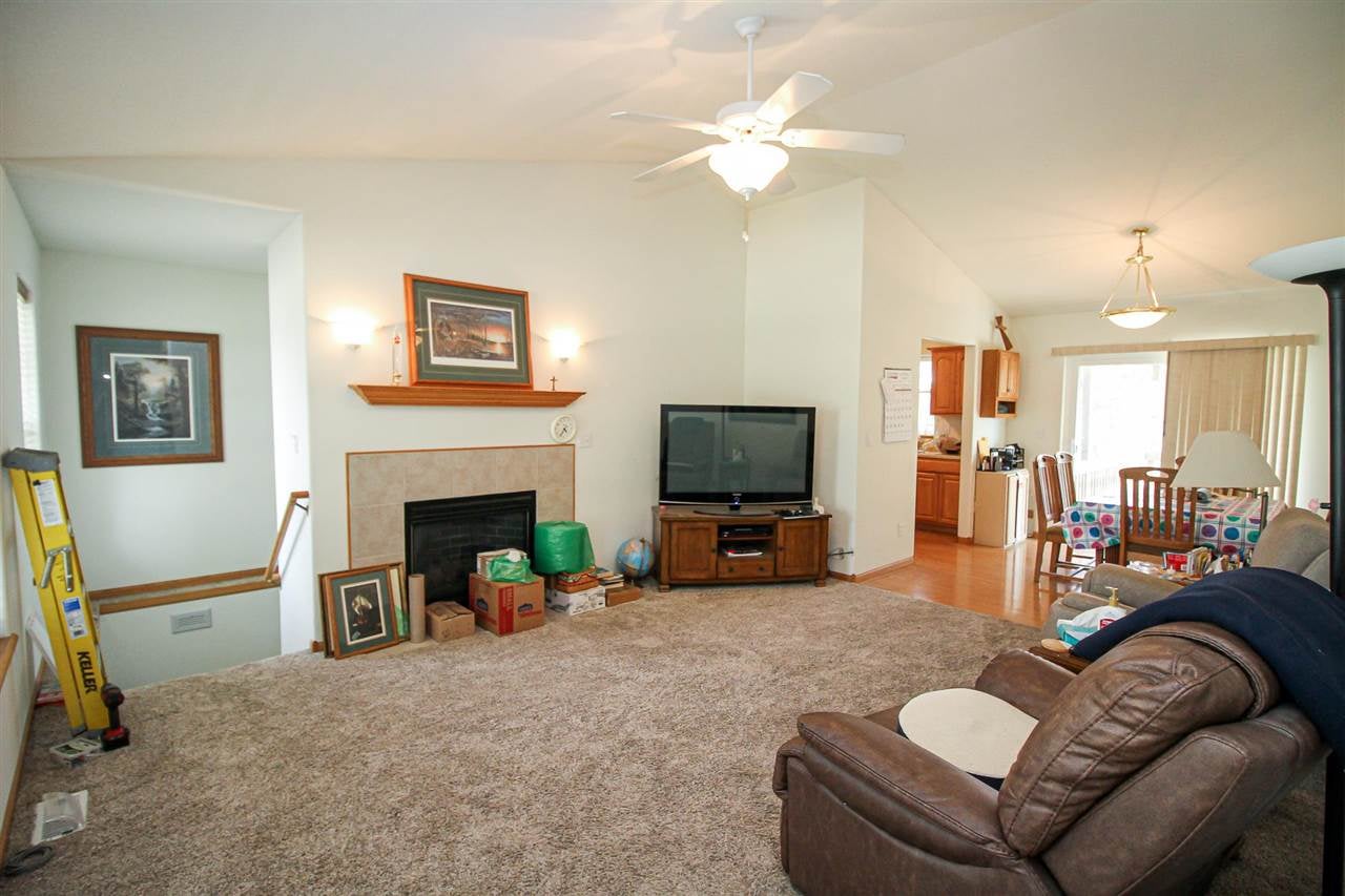 104 Whispering Wind Lane Center Point, IA 52213 - Photo 3 of 24 Gallery Image 3