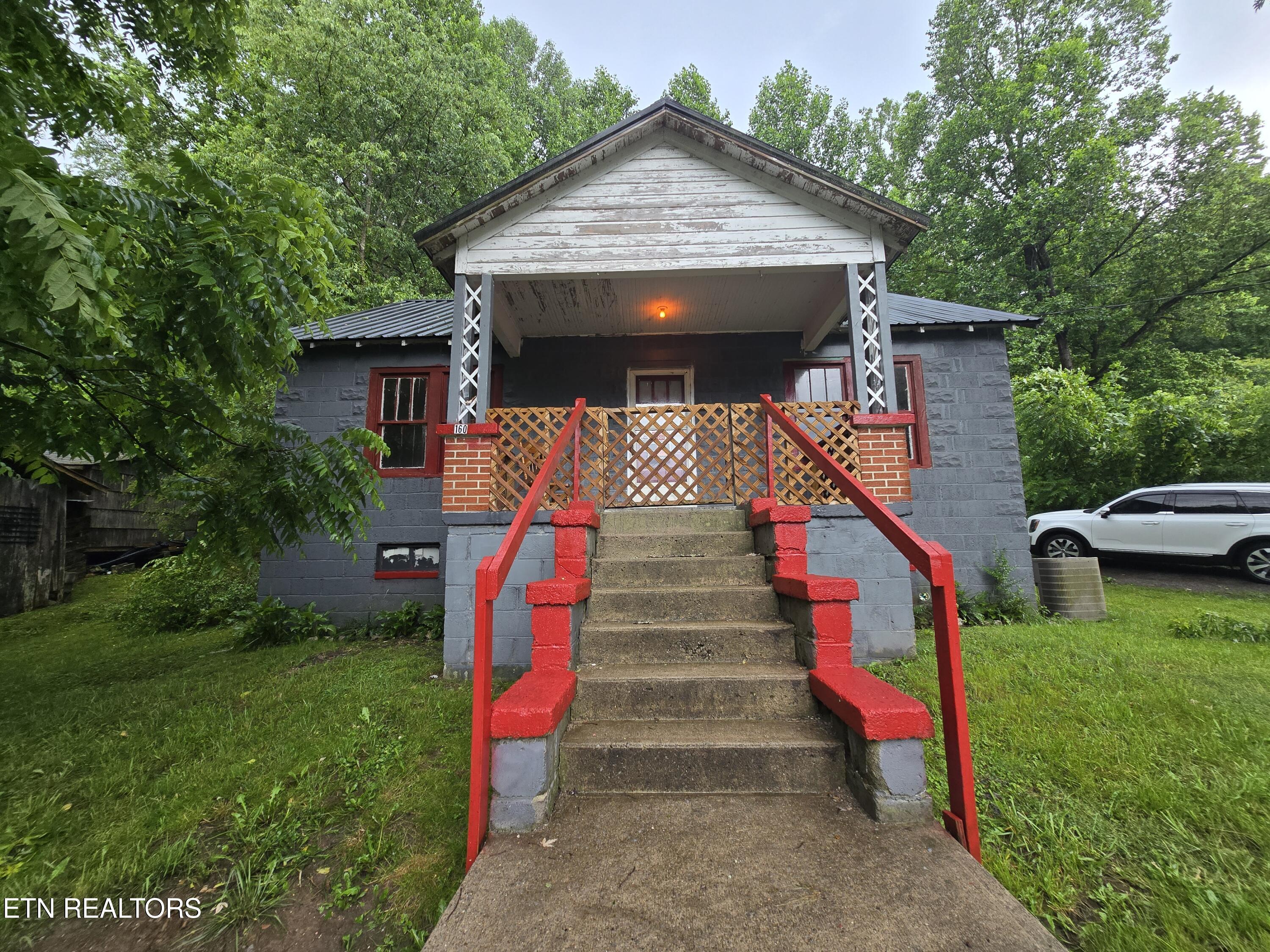 160 Old Fincastle Road Rose Hill, VA 24281 - Photo 3 of 17 20260609_182803