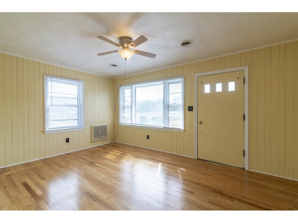 124 Cedar Valley Road Bristol, TN 37620 - Photo 3 of 14 Photo 3
