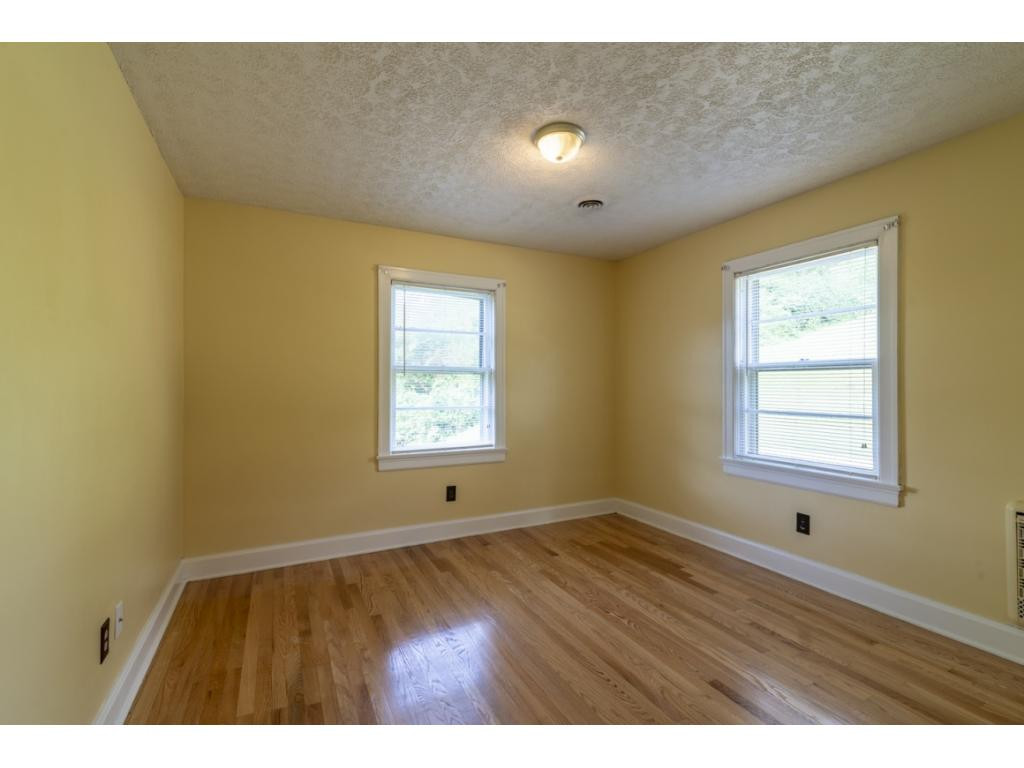 124 Cedar Valley Road Bristol, TN 37620 - Photo 6 of 14 Photo 6