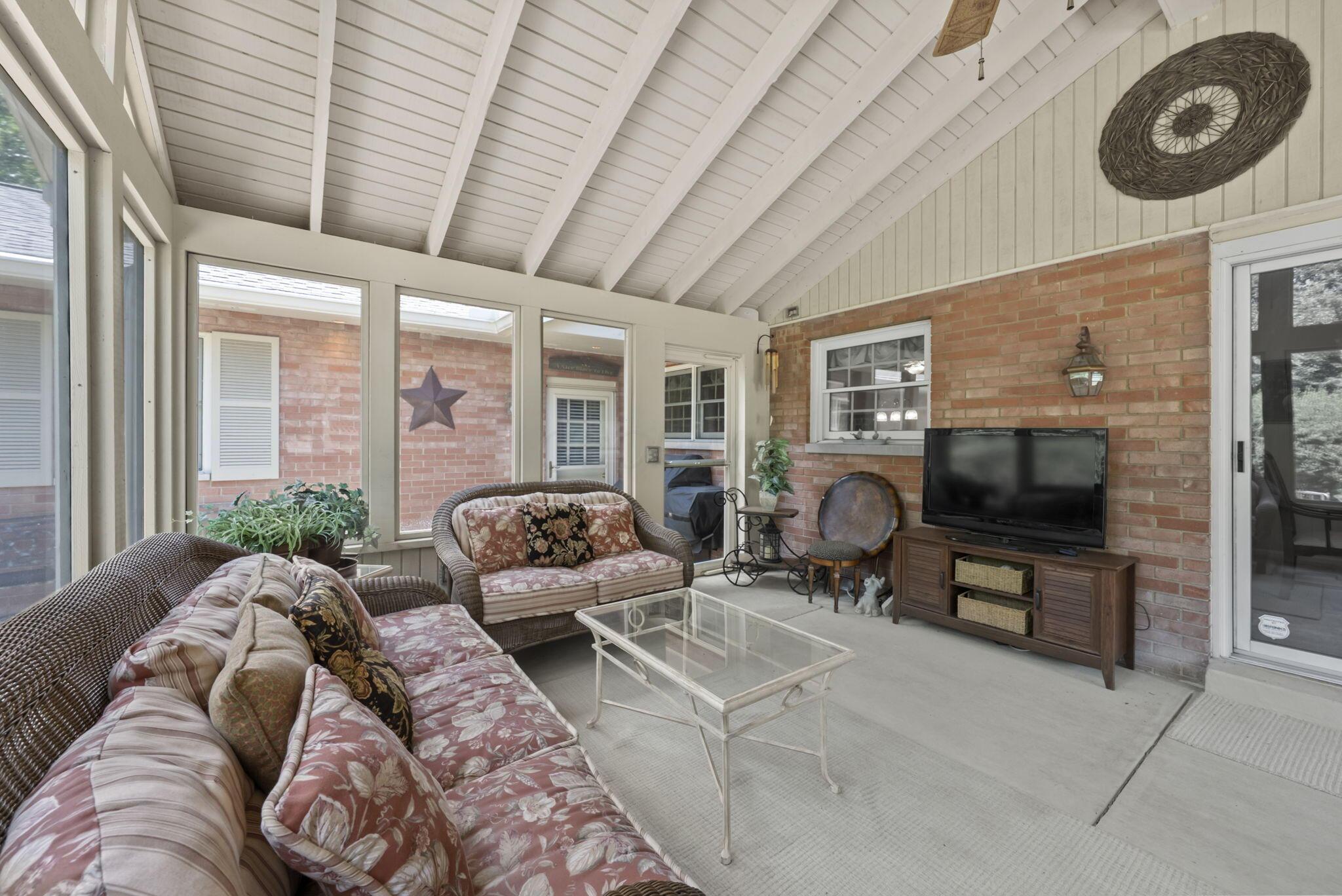 4500 Dublin Road, Unit 452 Columbus, OH 43221 - Photo 42 of 60 4 season room