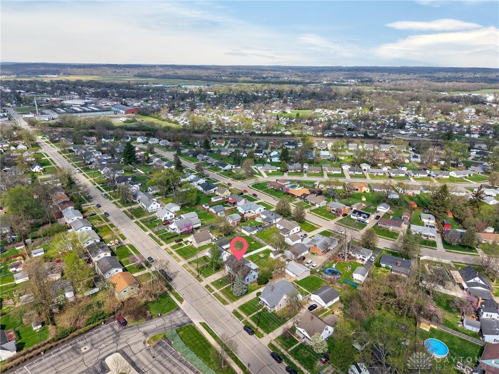 3301 Wildwood Road Middletown, OH 45042 - Photo 63 of 68 An aerial perspective reveals a vibrant neighborhood with residential properties and expansive green spaces.