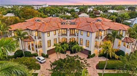 $2,495,000 | 1008 7th Street South, Unit B1, Naples, FL 34102