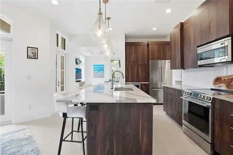 $2,495,000 | 1008 7th Street South, Unit B1, Naples, FL 34102