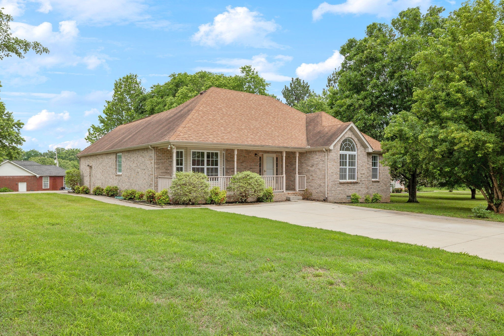 1075 Kathryn Road Mount Juliet, TN 37122 - Photo 1 of 27 a front view of a house with a garden
