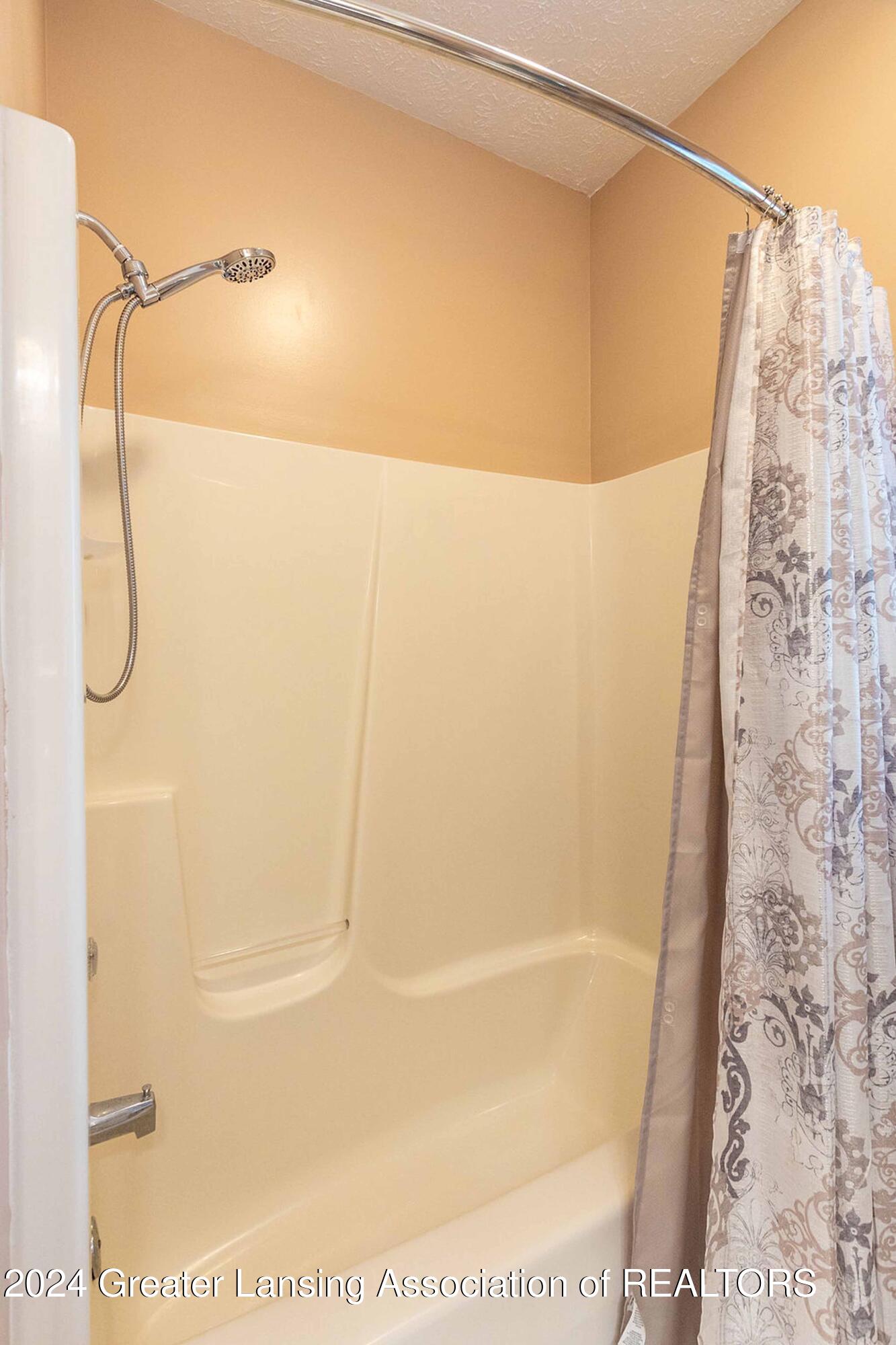 1130 North Edgar Road Mason, MI 48854 - Photo 47 of 82 1130 N Edgar. Full Bath