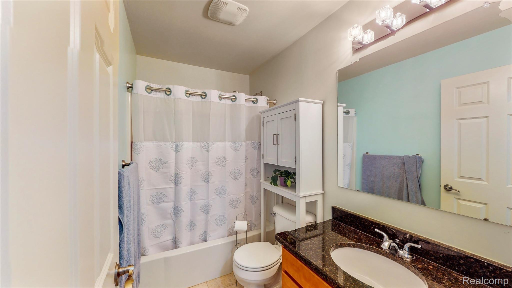 26991 Victoria Road Novi, MI 48374 - Photo 23 of 38 23 - Image.jpg