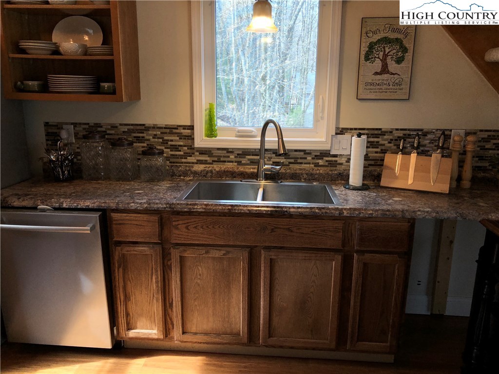 218 Spring Branch Road Beech Mountain, NC 28604 - Photo 7 of 30 Gallery Image 7
