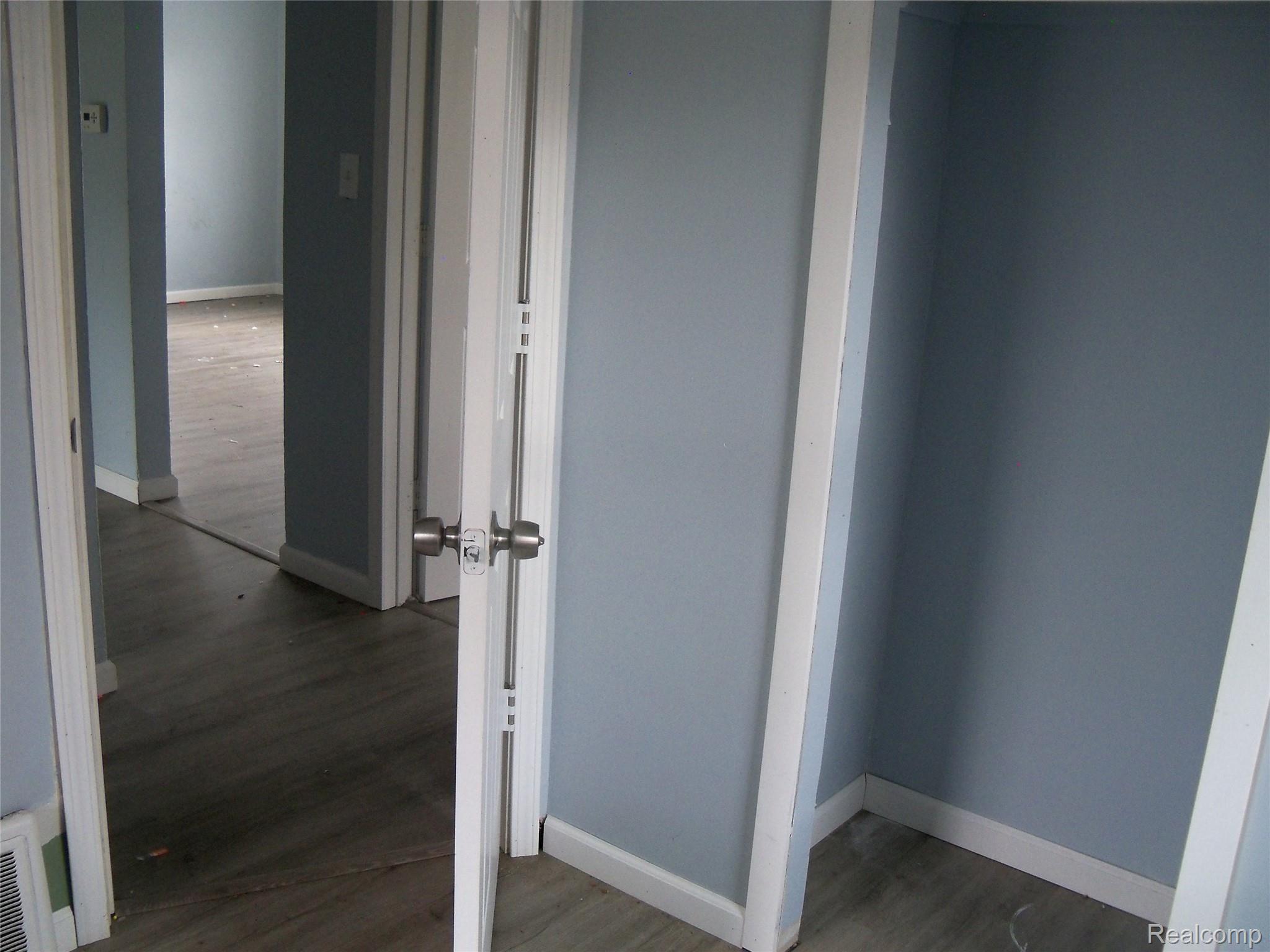 413 Hemphill Road Flint, MI 48507 - Photo 12 of 21 100_5461.JPG