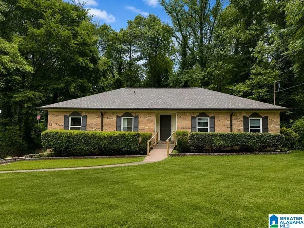 $2,650 | 3541 West Lakeside Drive, Birmingham, AL 35243
