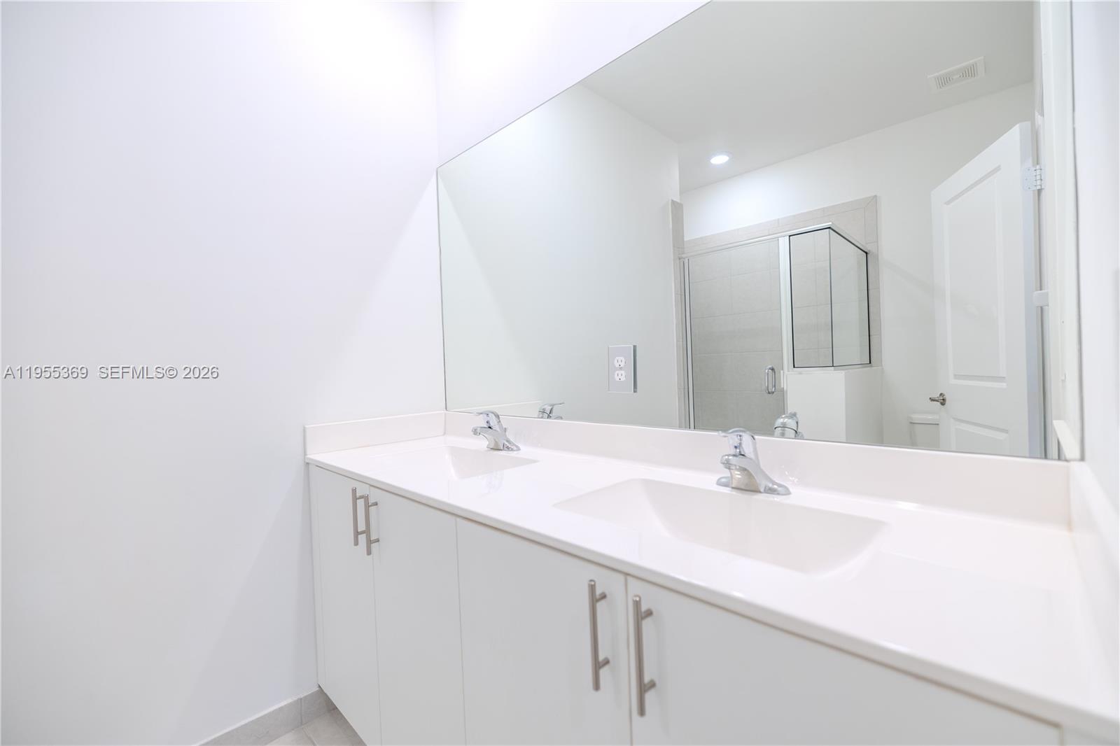 24671 Southwest 119th Place Homestead, FL 33032 - Photo 29 of 31 a bathroom with a sink and a mirror