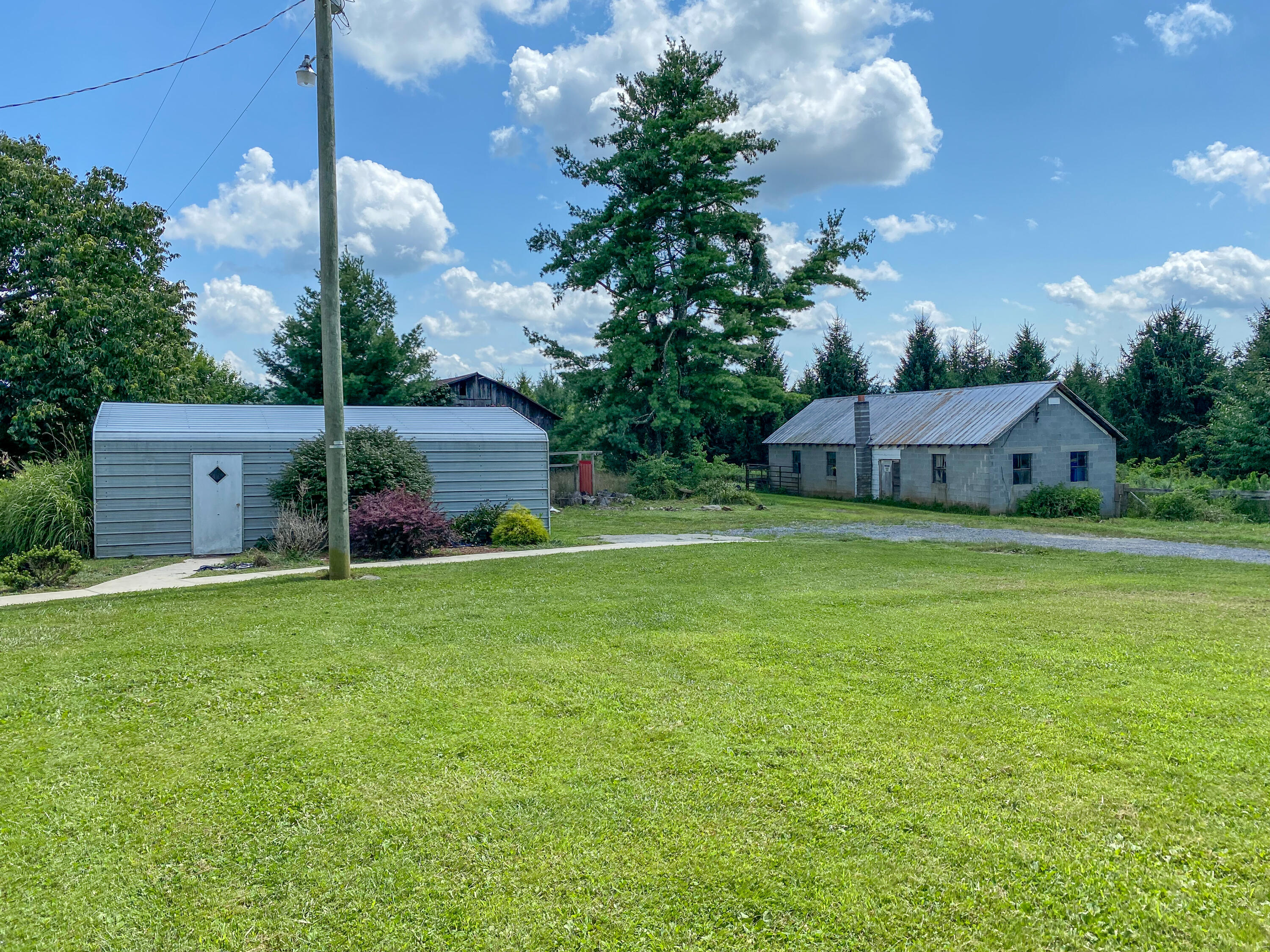 636 Talford Road Northwest Willis, VA 24380 - Photo 4 of 22 5