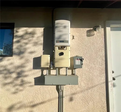 a view of a back yard