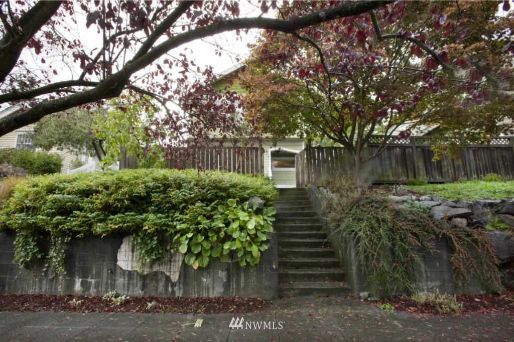 716 North 78th Street Seattle, WA 98103 - Photo 1 of 19