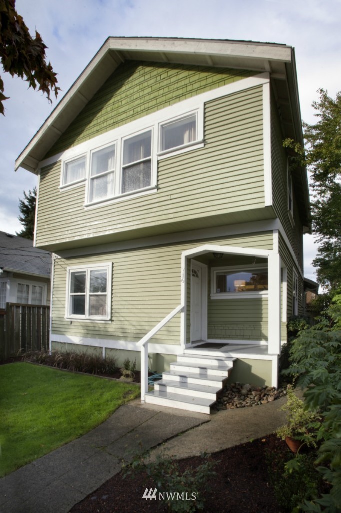 716 North 78th Street Seattle, WA 98103 - Photo 2 of 19
