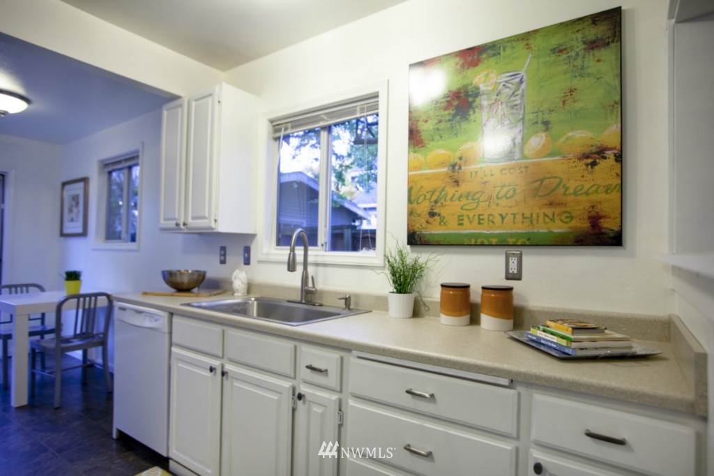 716 North 78th Street Seattle, WA 98103 - Photo 13 of 19
