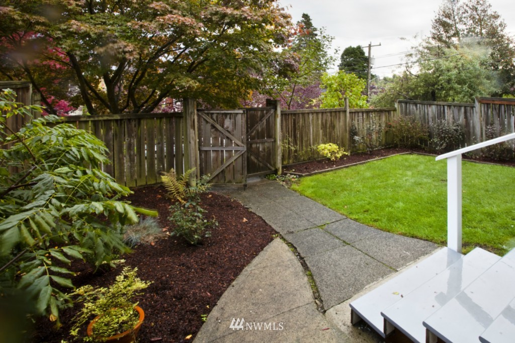 716 North 78th Street Seattle, WA 98103 - Photo 3 of 19