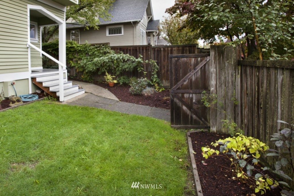 716 North 78th Street Seattle, WA 98103 - Photo 4 of 19