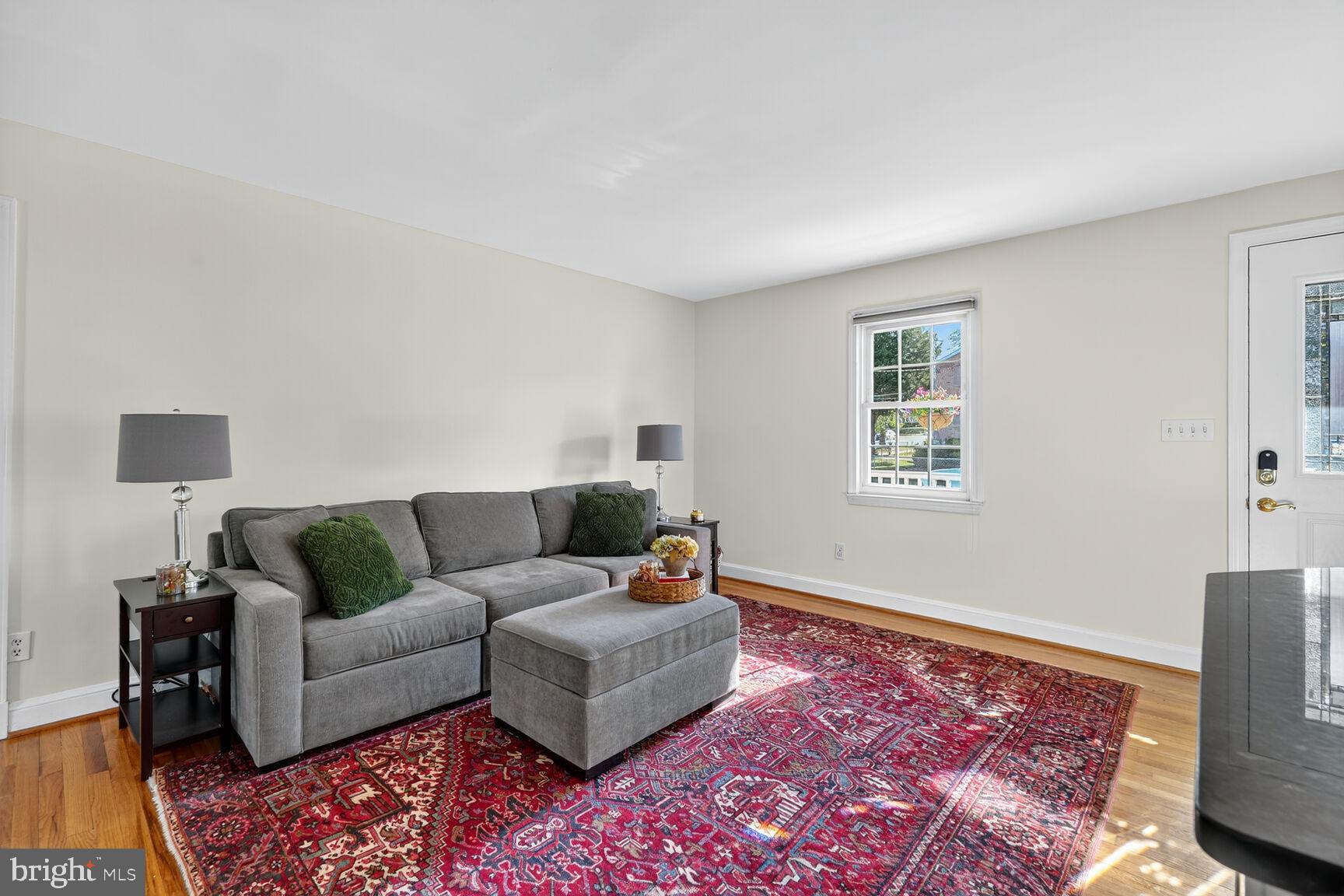 10406 Ewell Avenue Kensington, MD 20895 - Photo 15 of 42 a living room with furniture and a rug