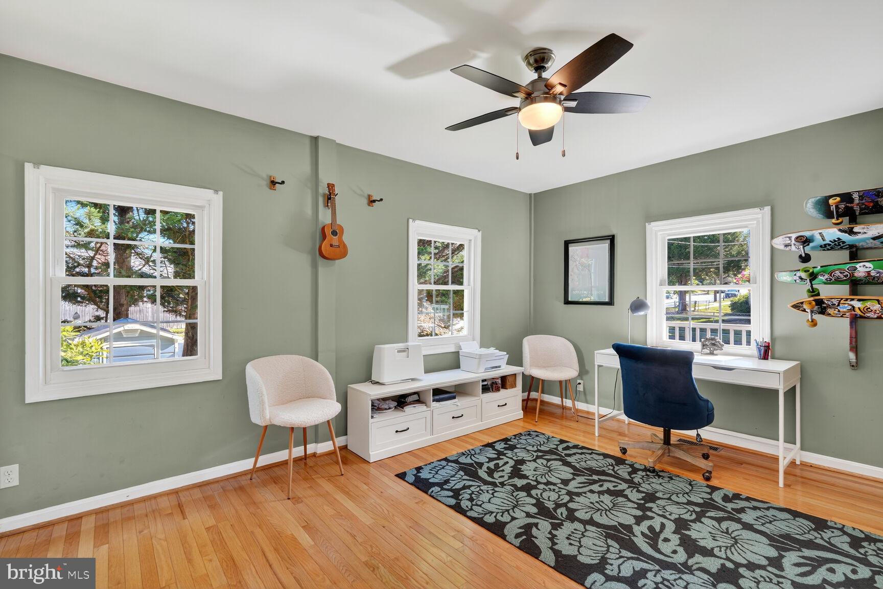 10406 Ewell Avenue Kensington, MD 20895 - Photo 26 of 42 a living room with furniture